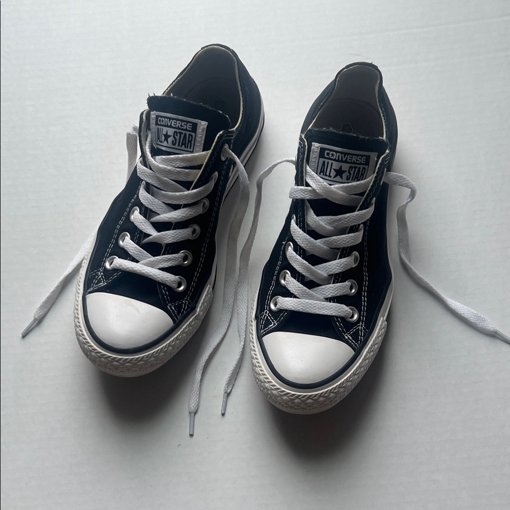 Converse All Star Black and White Sneakers for men and women
Size 7 (w) 5 (m)